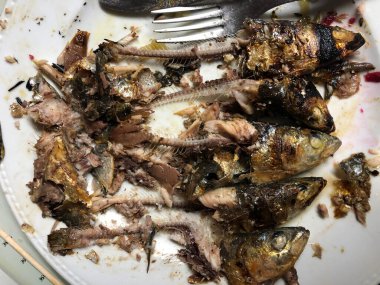 Baharatlı ızgara balık.