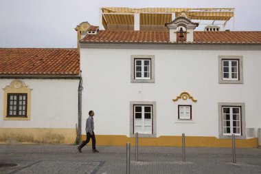 Portekiz, Alentejo 'nun güneybatısındaki Mira Nehri' ne yakın küçük bir kasaba.