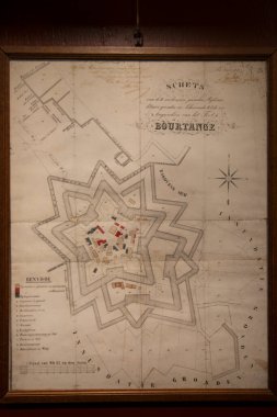 pusulası olan eski bir kağıt