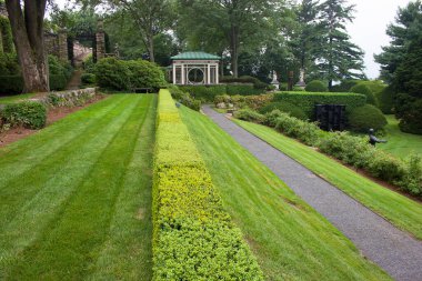 Bahçeli güzel Rockefeller malikanesi 