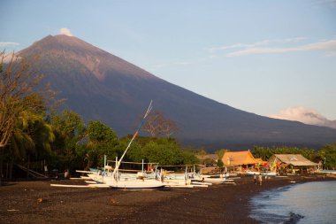 Güzel deniz manzarası ve kumsal.