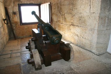 Eski kalenin içinde.