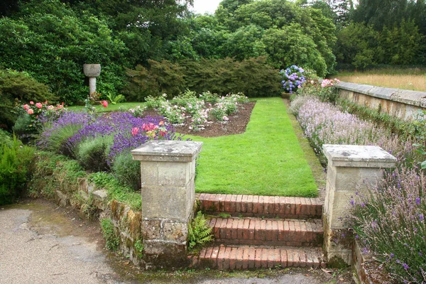 Beau Jardin Avec Des Fleurs Dans Parc — Photo