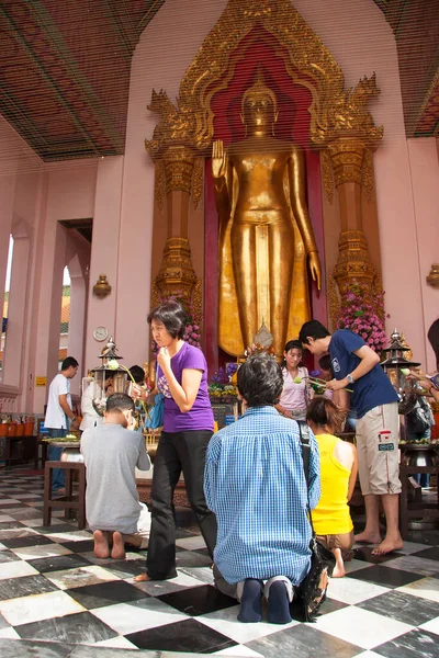Ludzie Pięknej Świątyni Tajlandii — Zdjęcie stockowe