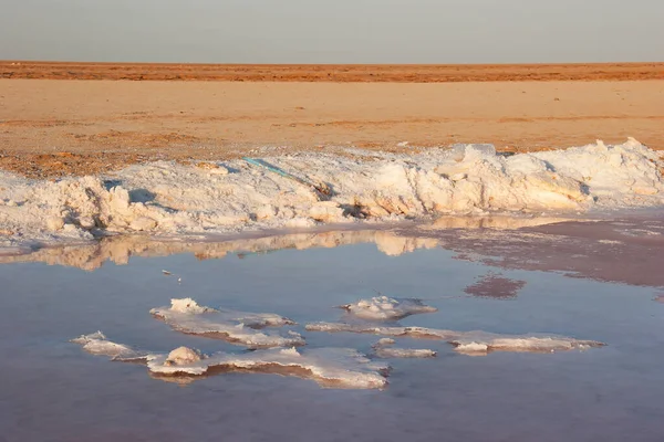Chott el Djerid Güney Tunus 'ta büyük bir tuz gölüdür.