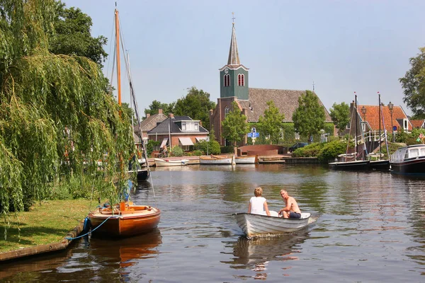 Hollanda 'da küçük tekneler