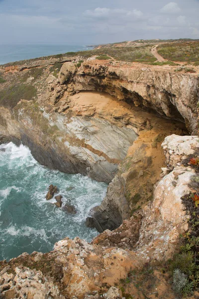 Deniz kıyısının güzel manzarası