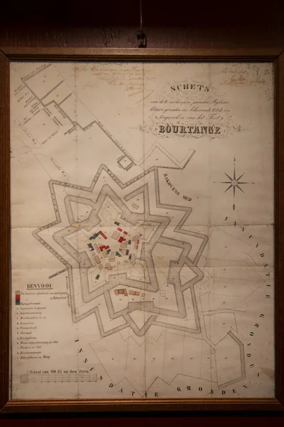 pusulası olan eski bir kağıt