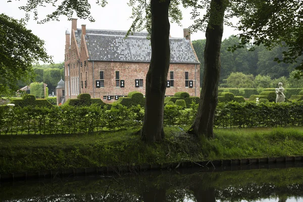 蒙克哈珀城堡 Menkemaborg 是荷兰格罗宁根的一座城堡 位于Uithuizen村 — 图库照片