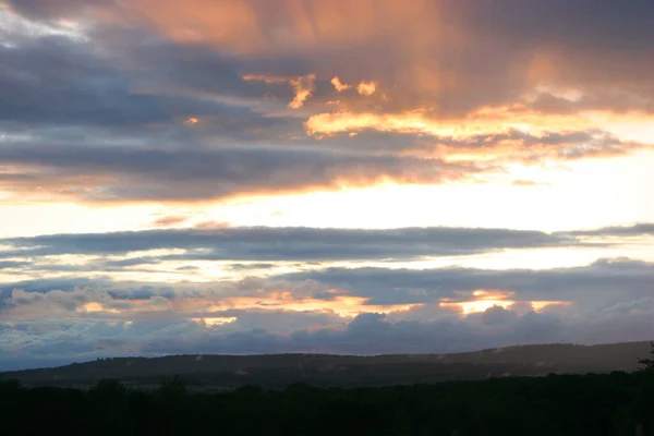 Schöner Sonnenuntergang Über Den Hügeln — Stockfoto
