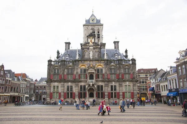 Toeristen Wandelen Langs Oude Binnenstad Van Delft Nederland — Stockfoto