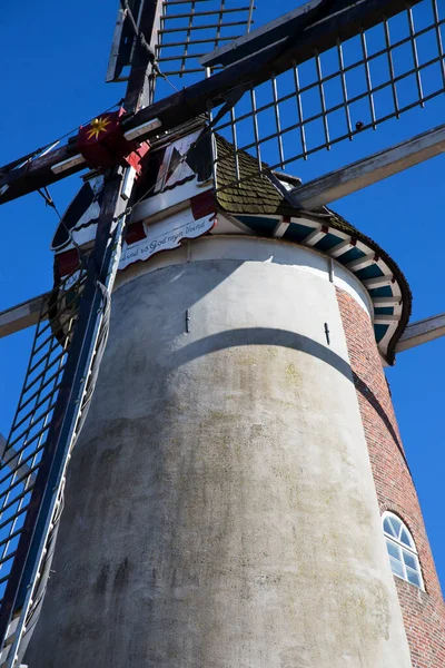 Typisk Gammal Holländsk Väderkvarnsbyggnad — Stockfoto