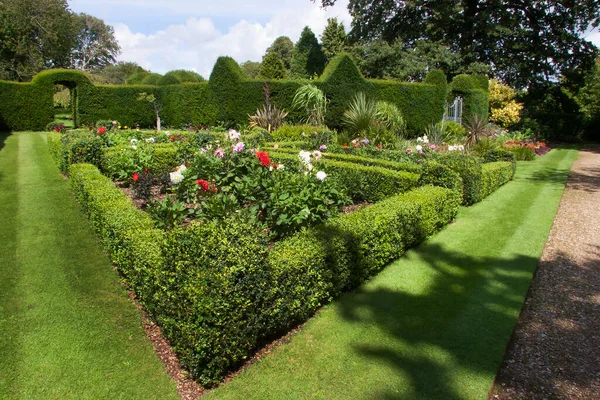 Beautiful Estate Garden View — Stock Photo, Image