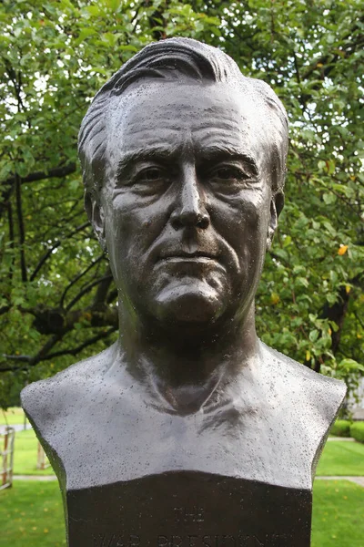 Parkta bir Roosevelt heykeli