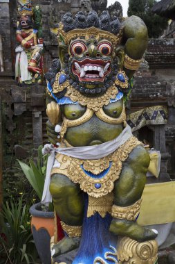 Bir tapınağın ya da dini bir yerin girişi için Balili Hindu mitolojik tasviri, figürü ve heykeli