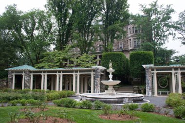 Bahçeli güzel Rockefeller malikanesi 