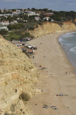 Güzel kayalık deniz manzarası