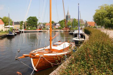 Hollanda 'da küçük tekneler