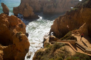 Güzel kayalık deniz manzarası