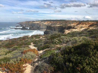 Güzel kayalık deniz manzarası