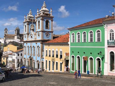 Eski kasaba sokaklarındaki binalar ve insanlar, seyahat çekimleri.