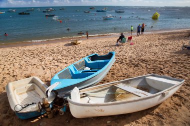 Halk plajında dinlenen insanların görüntüsü, seyahat görüntüleri.