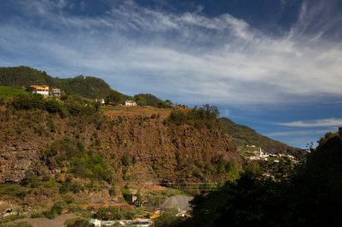 Yazın dağların manzarası