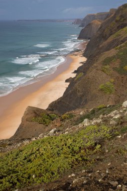 Güzel kayalık deniz manzarası