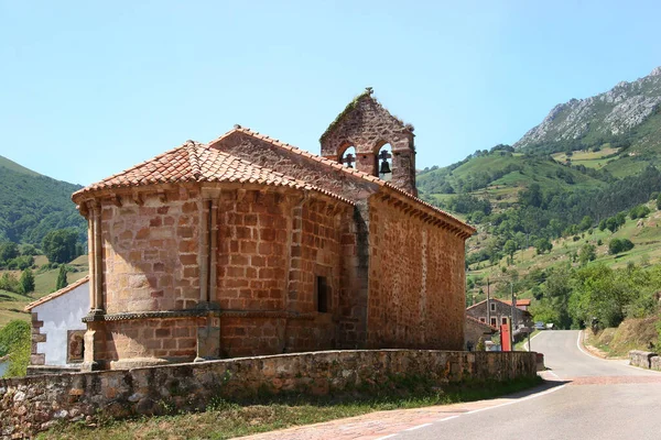 Antigua Iglesia Las Montañas — Foto de Stock