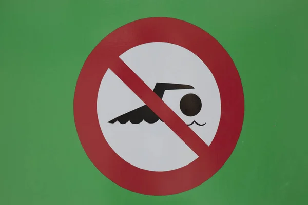 Swimming Sign Green Wall — 图库照片