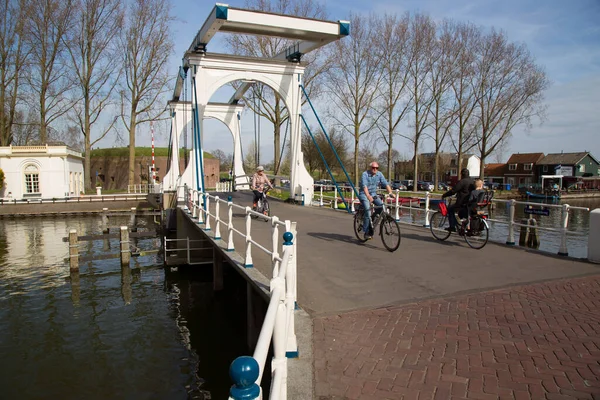 Hollanda 'nın güzel kanal manzarası 