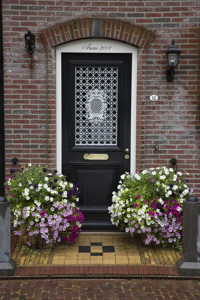 Tarihi bina güneşli gün