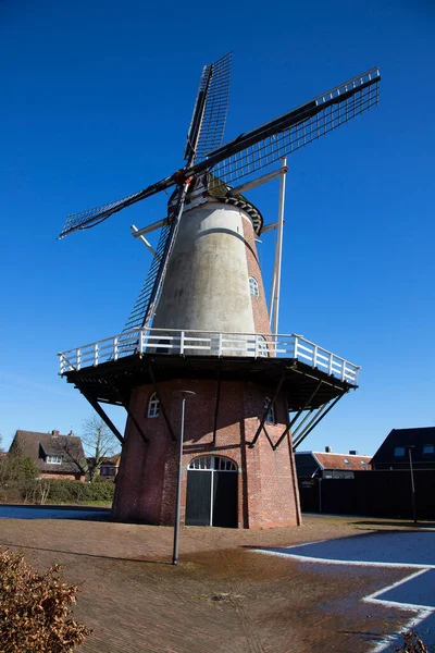 Typisch Nederlands Windmolengebouw — Stockfoto