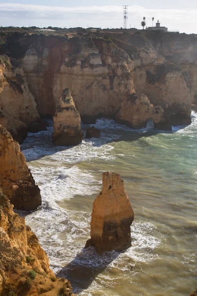 Güzel kayalık deniz manzarası