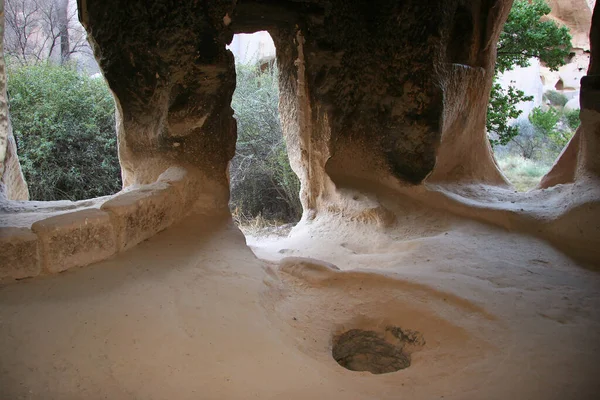 Пещерные Дома Церкви Высеченные Вулканических Скалах Дверями Окнами Внутренними Камерами — стоковое фото