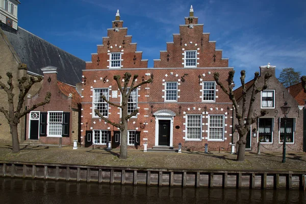Typiska Holländska Historiska Staden Sloten Med Gamla Hus Och Kanal — Stockfoto