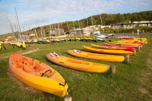 Grupo Canoas Kayaks Hierba — Foto de Stock