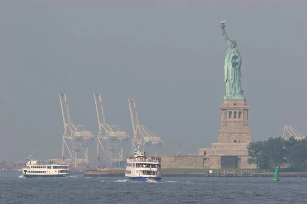 Estatua Libertad Nueva York Día Soleado —  Fotos de Stock