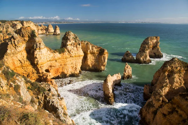 Güzel kayalık deniz manzarası