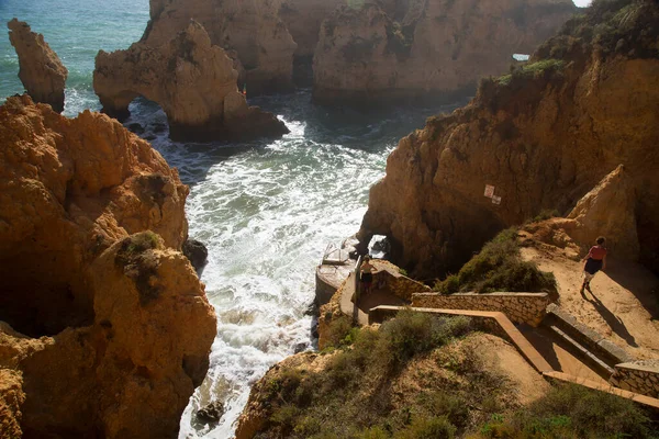 Güzel kayalık deniz manzarası
