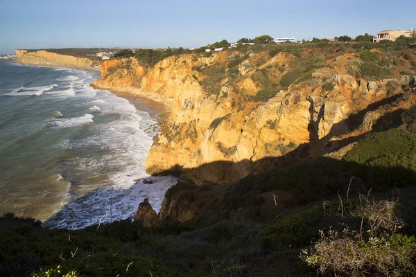 Güzel kayalık deniz manzarası