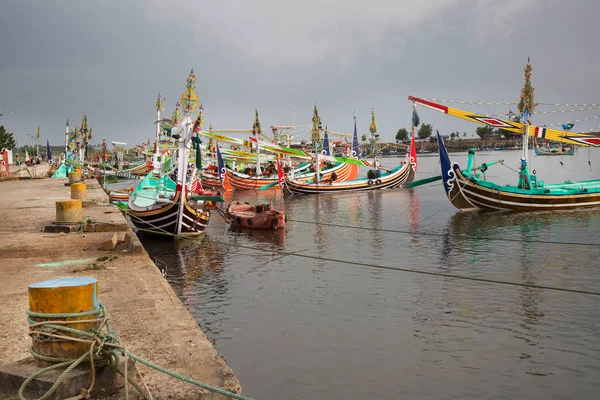 Flotte Pêche Traditionnelle Aux Couleurs Vives Décorées Religieusement Dans Port — Photo