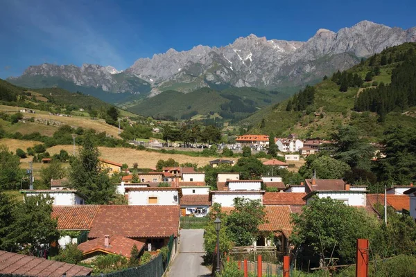 Pueblo Agrícola Valle Entre Picos Alta Montaña — Foto de Stock