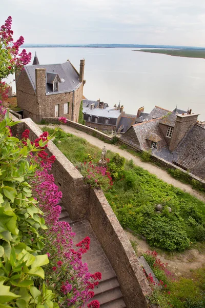 Mont Saint Michel Είναι Ένα Παλιρροϊκό Νησί Και Την Ηπειρωτική — Φωτογραφία Αρχείου