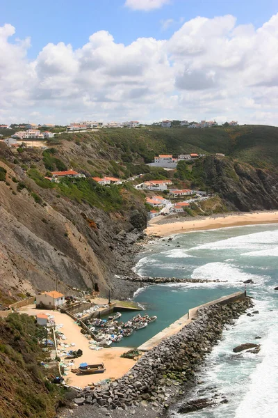 Rocky Coastline View Wavy Ocean — Stock Photo, Image