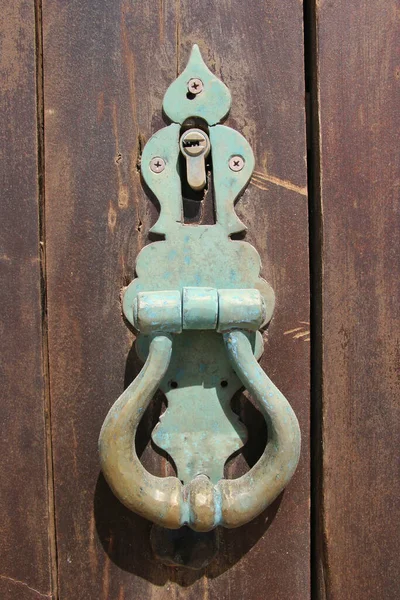 Vecchio Lucchetto Arrugginito Sulla Porta — Foto Stock