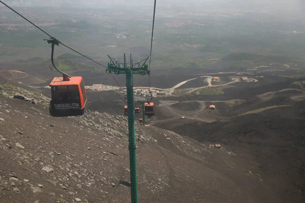 Bir dağ manzarasının tepesinden manzara