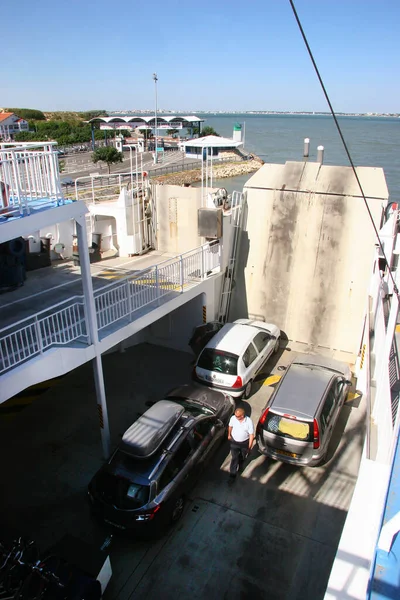 Vehículos Tráfico Cerca Del Ferry —  Fotos de Stock