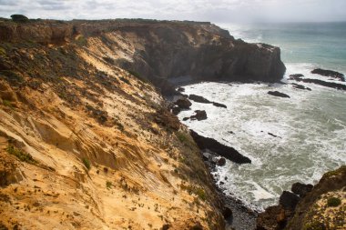 Güzel kayalık deniz manzarası