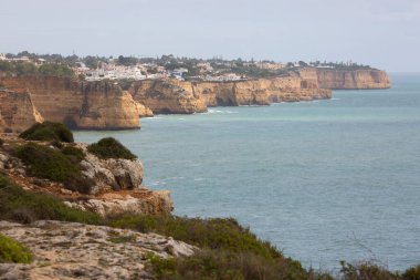 Kıyı kasabasının manzarası